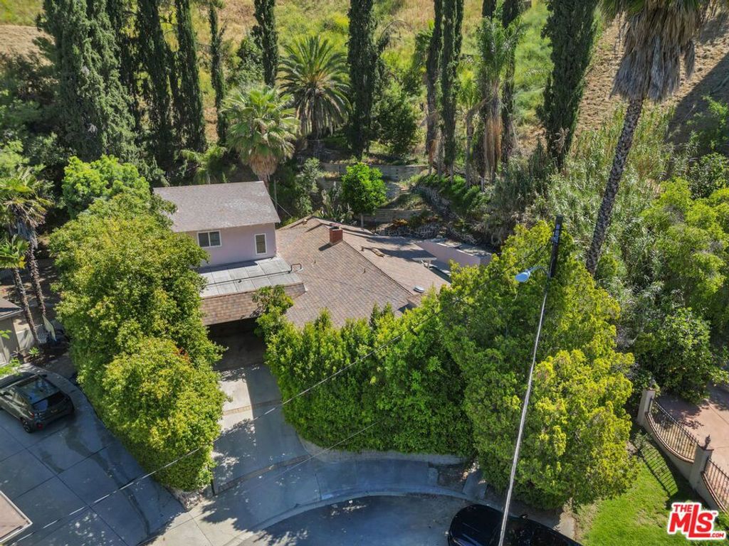 Image 40 of property listing at 4300 Pampas Road, Woodland Hills, CA 91364