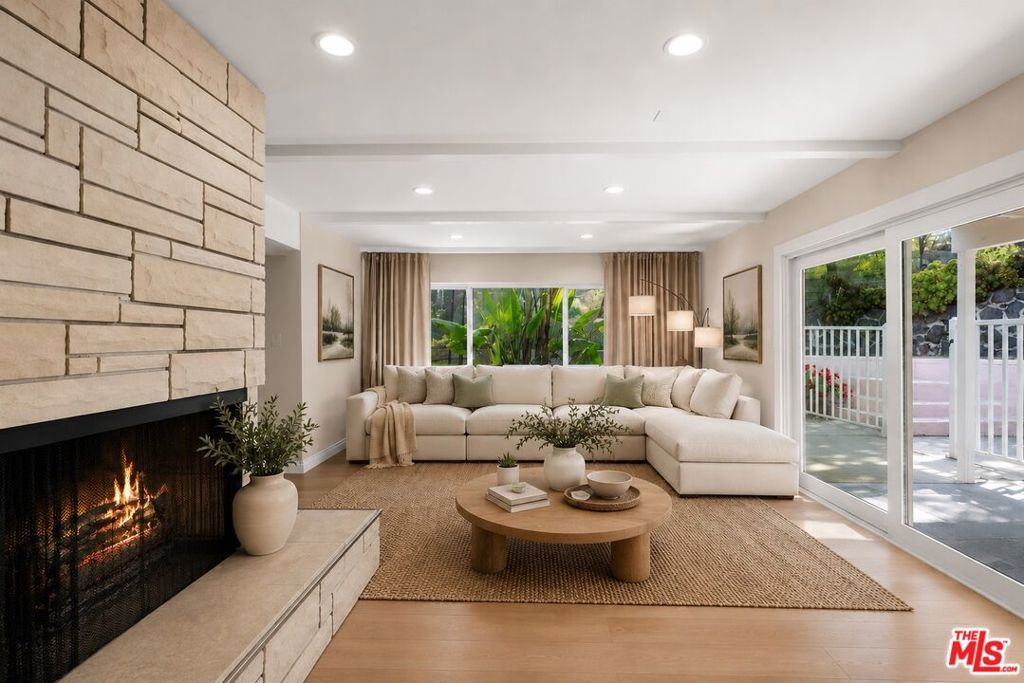 Image 5 of property listing at 4300 Pampas Road, Woodland Hills, CA 91364