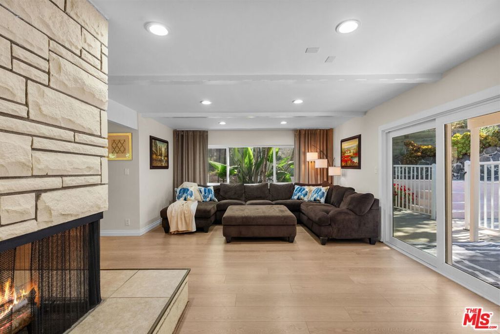 Image 6 of property listing at 4300 Pampas Road, Woodland Hills, CA 91364