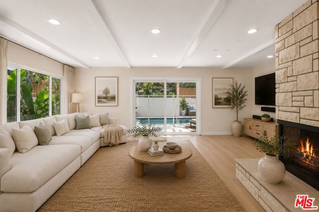 Image 7 of property listing at 4300 Pampas Road, Woodland Hills, CA 91364