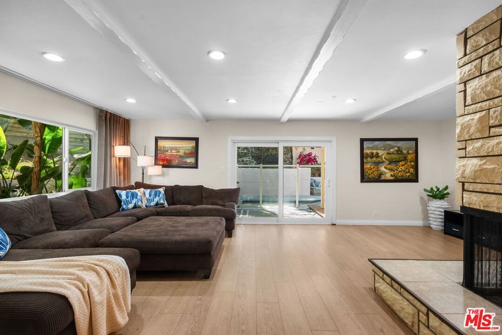 Image 8 of property listing at 4300 Pampas Road, Woodland Hills, CA 91364