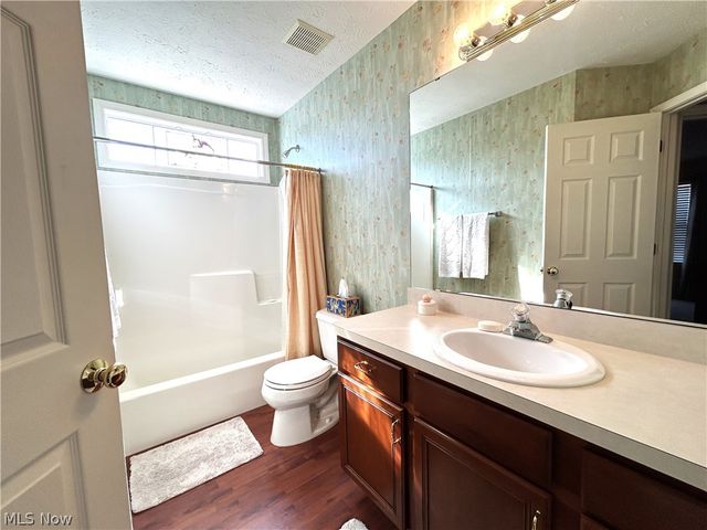 15220 Chestnut Oak Lane, Strongsville, OH 44149