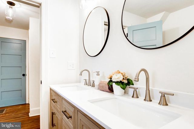 125 IRISH LN, Coatesville, PA 19320