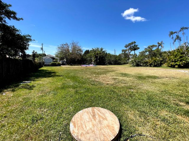 3901 Lakewood Road B, Lake Worth Beach, FL 33461