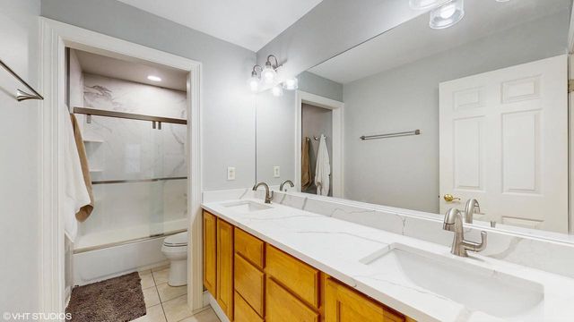 425 Maple LANE, Williams Bay, WI 53191