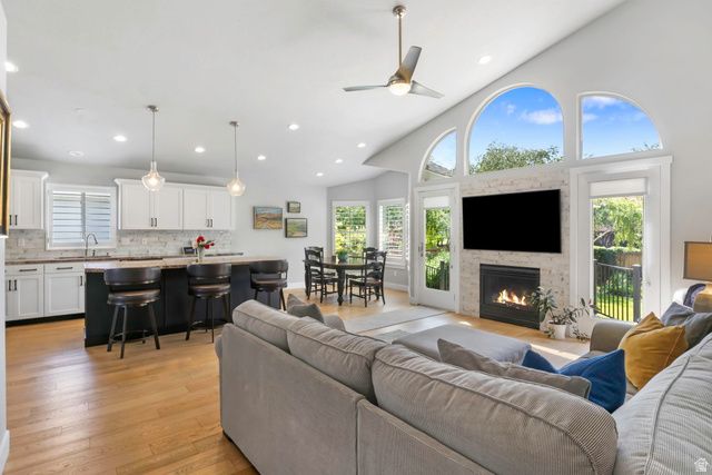 926 E TAHNIA PARK CIR, Salt Lake City, UT 84121