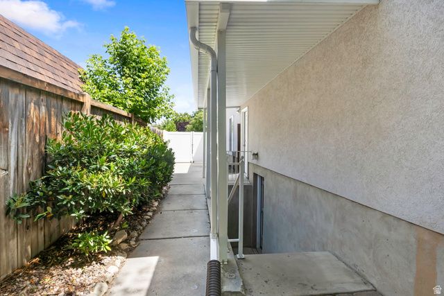 926 E TAHNIA PARK CIR, Salt Lake City, UT 84121