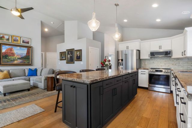926 E TAHNIA PARK CIR, Salt Lake City, UT 84121