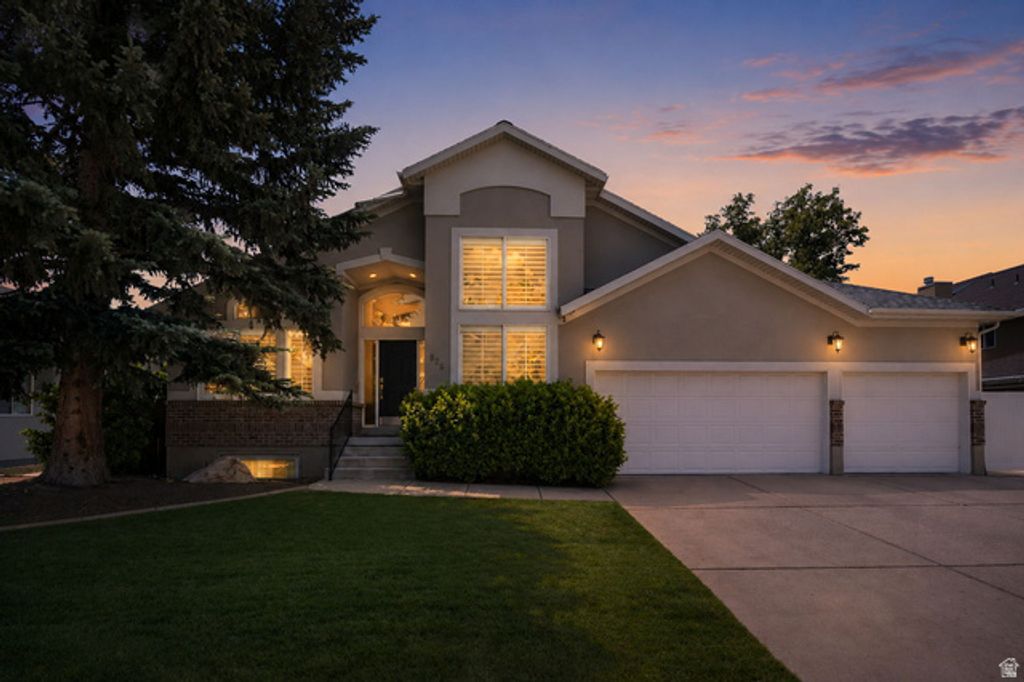 926 E TAHNIA PARK CIR, Salt Lake City, UT 84121