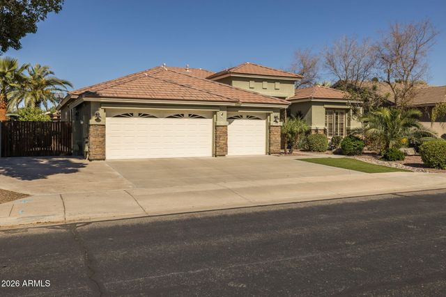 9722 E LOBO Avenue, Mesa, AZ 85209