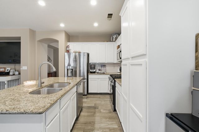 1363 Windsong Drive, Tulare, CA 93274