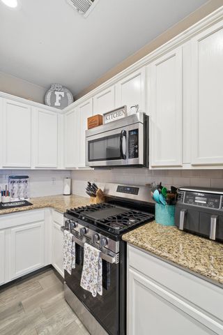 1363 Windsong Drive, Tulare, CA 93274