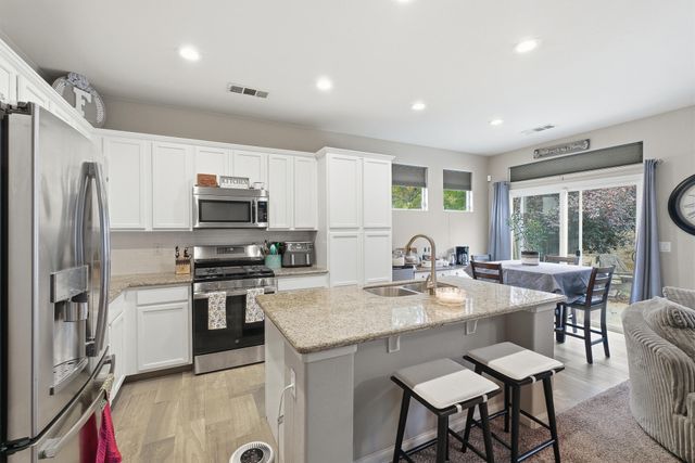 1363 Windsong Drive, Tulare, CA 93274