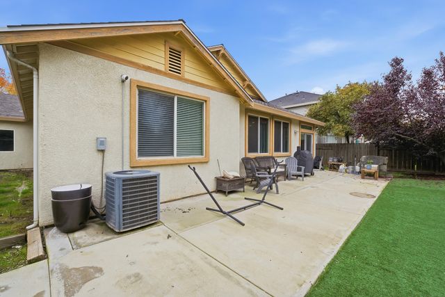 1363 Windsong Drive, Tulare, CA 93274