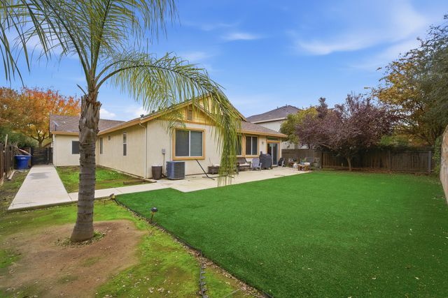 1363 Windsong Drive, Tulare, CA 93274