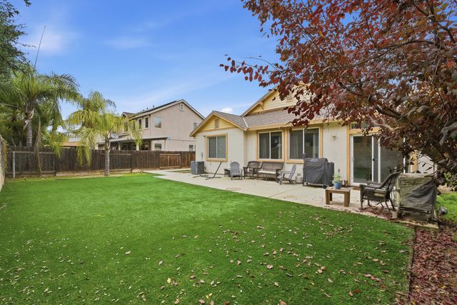 1363 Windsong Drive, Tulare, CA 93274