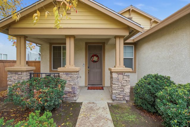 1363 Windsong Drive, Tulare, CA 93274