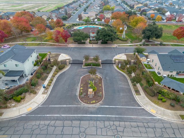 1363 Windsong Drive, Tulare, CA 93274