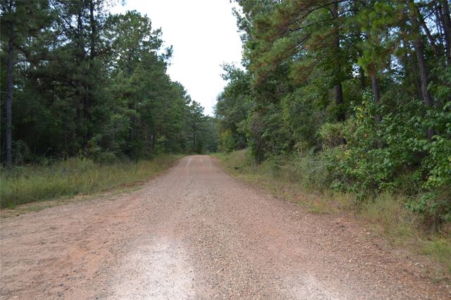 2651 Bluewater Road, Livingston, TX 77351