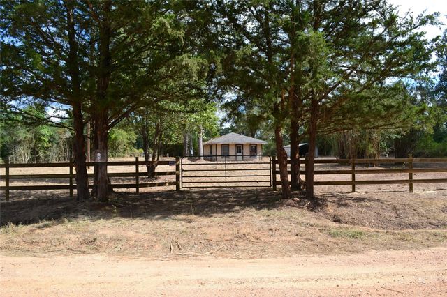 2651 Bluewater Road, Livingston, TX 77351