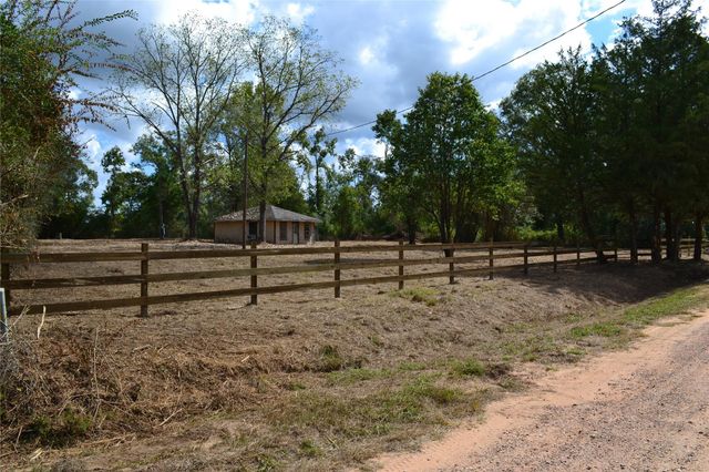 2651 Bluewater Road, Livingston, TX 77351