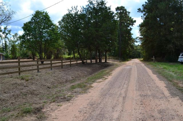 2651 Bluewater Road, Livingston, TX 77351