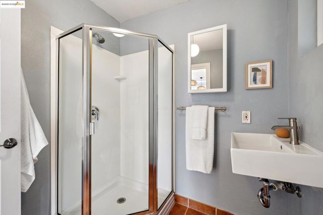 2433 Bonar Street, Berkeley, CA 94702