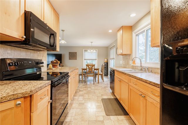 5838 Walnut Drive, Farmington, NY 14425