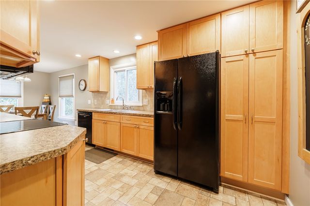 5838 Walnut Drive, Farmington, NY 14425