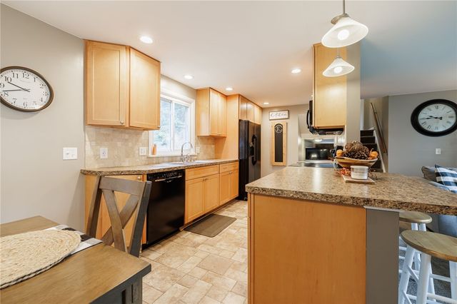 5838 Walnut Drive, Farmington, NY 14425