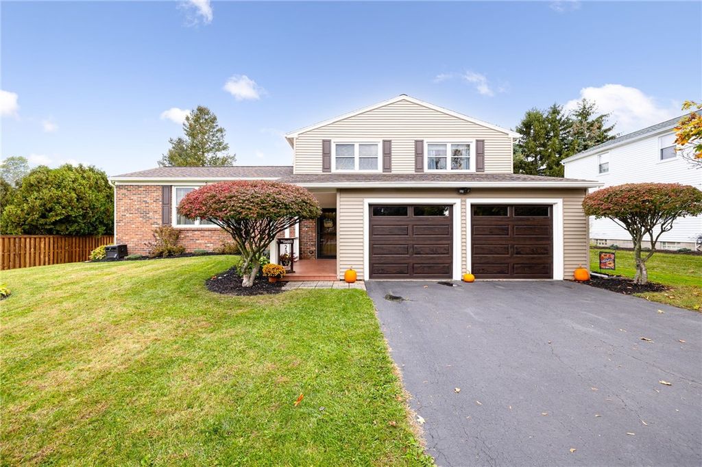 5838 Walnut Drive, Farmington, NY 14425