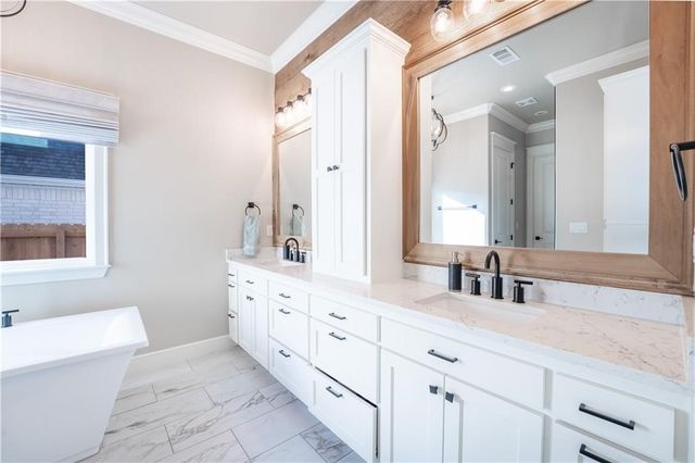 417 NE Royce Loop, Bentonville, AR 72712