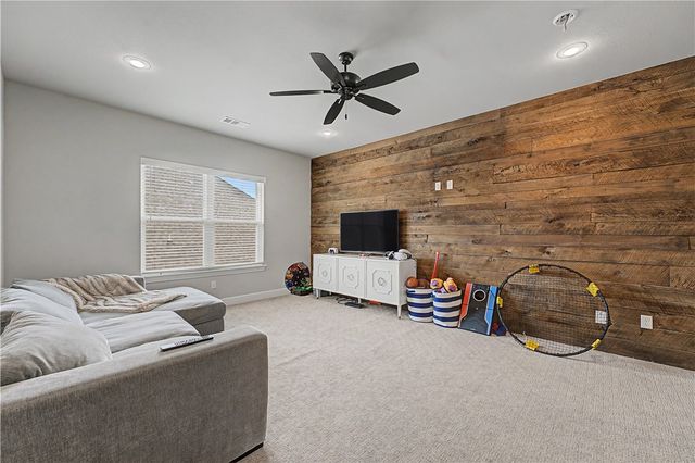 417 NE Royce Loop, Bentonville, AR 72712