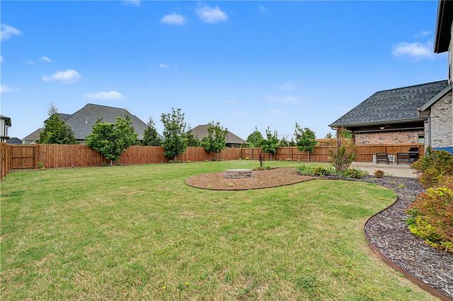 417 NE Royce Loop, Bentonville, AR 72712