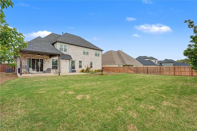 417 NE Royce Loop, Bentonville, AR 72712