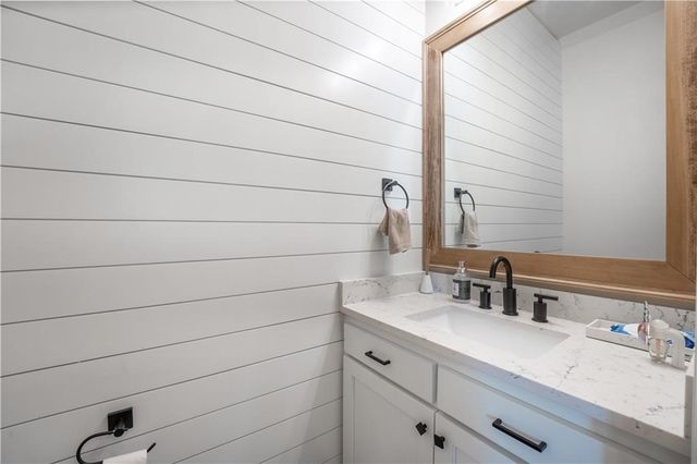 417 NE Royce Loop, Bentonville, AR 72712