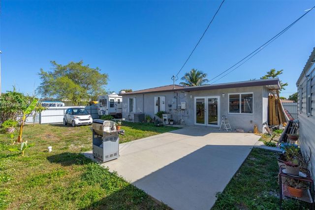 3505 NW 83rd Ter, Miami, FL 33147