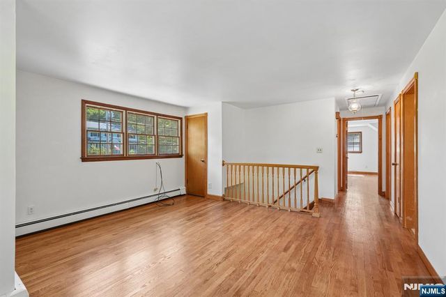 36 Page Drive, Oakland, NJ 07436