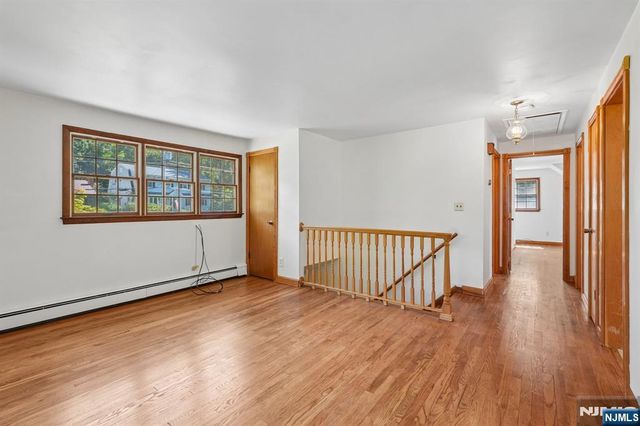 36 Page Drive, Oakland, NJ 07436