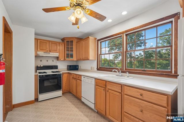 36 Page Drive, Oakland, NJ 07436