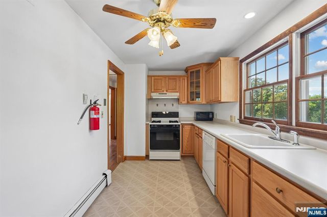 36 Page Drive, Oakland, NJ 07436