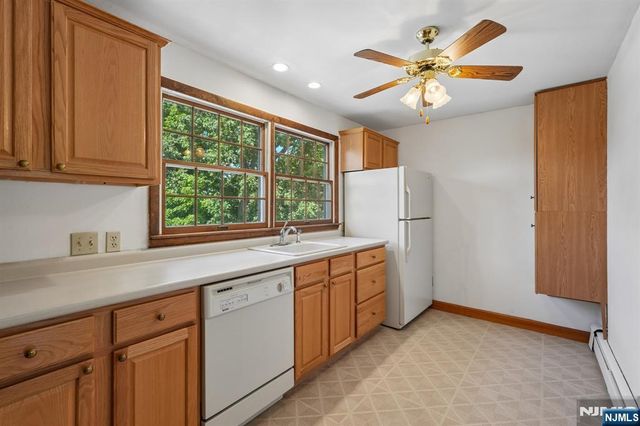 36 Page Drive, Oakland, NJ 07436
