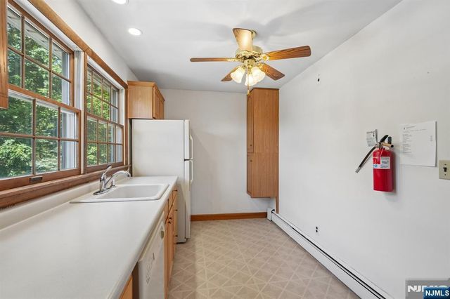 36 Page Drive, Oakland, NJ 07436