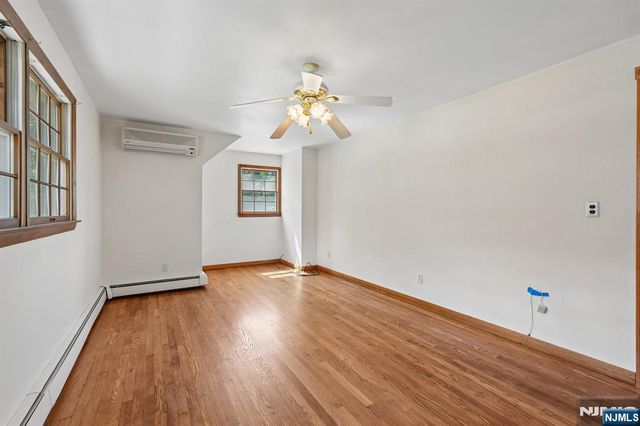 36 Page Drive, Oakland, NJ 07436