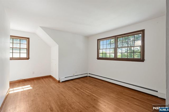 36 Page Drive, Oakland, NJ 07436