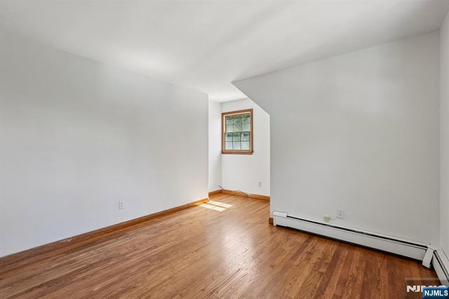 36 Page Drive, Oakland, NJ 07436
