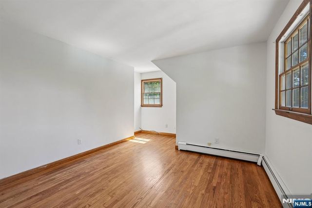 36 Page Drive, Oakland, NJ 07436