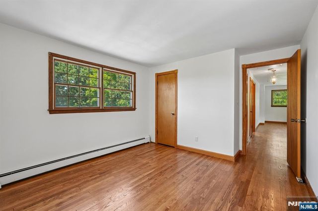 36 Page Drive, Oakland, NJ 07436
