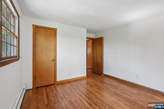 36 Page Drive, Oakland, NJ 07436