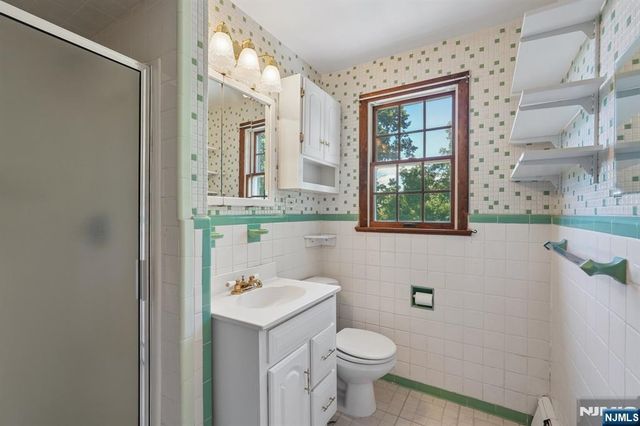 36 Page Drive, Oakland, NJ 07436